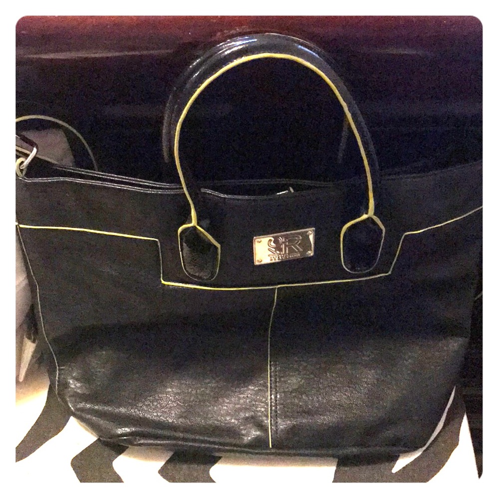 Kenneth Cole Reaction large crossbody